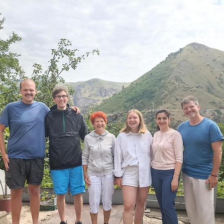 Nnn Guest House Goris Exterior photo