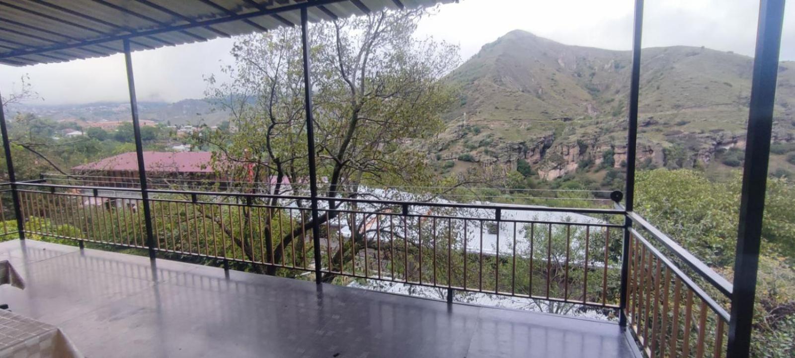 Nnn Guest House Goris Exterior photo