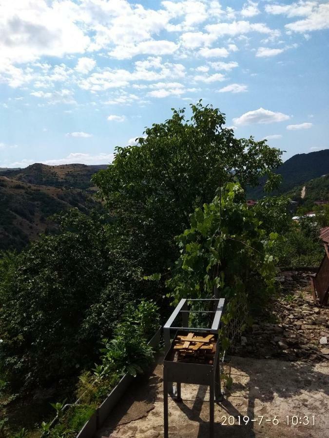 Nnn Guest House Goris Exterior photo