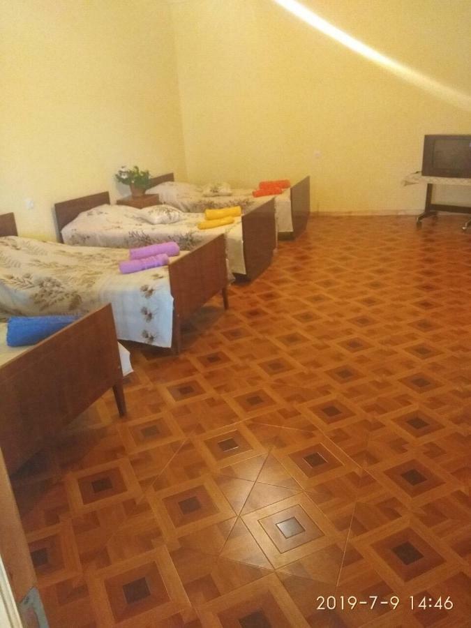 Nnn Guest House Goris Exterior photo