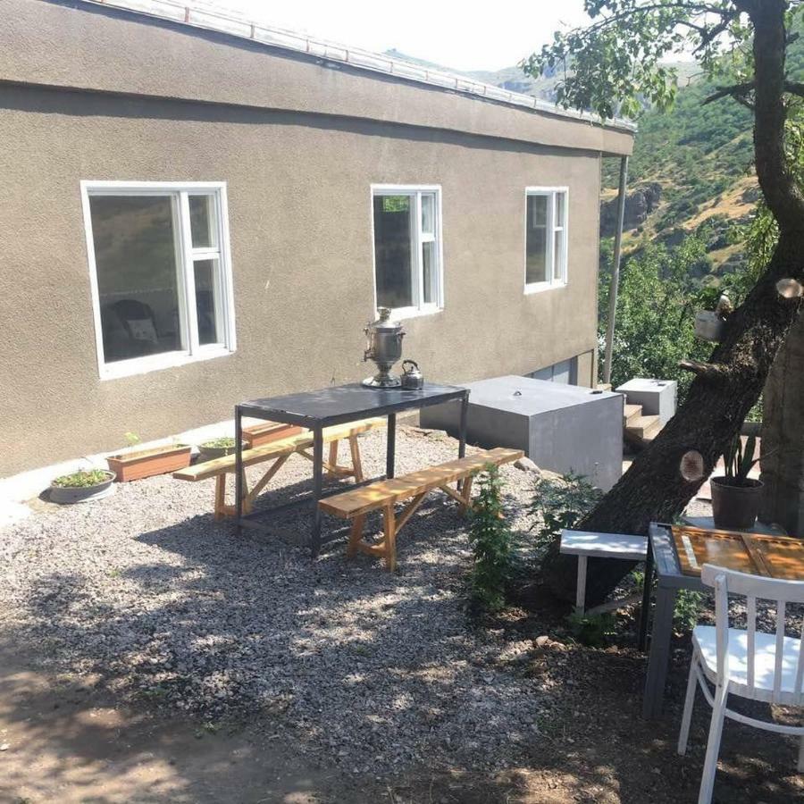 Nnn Guest House Goris Exterior photo