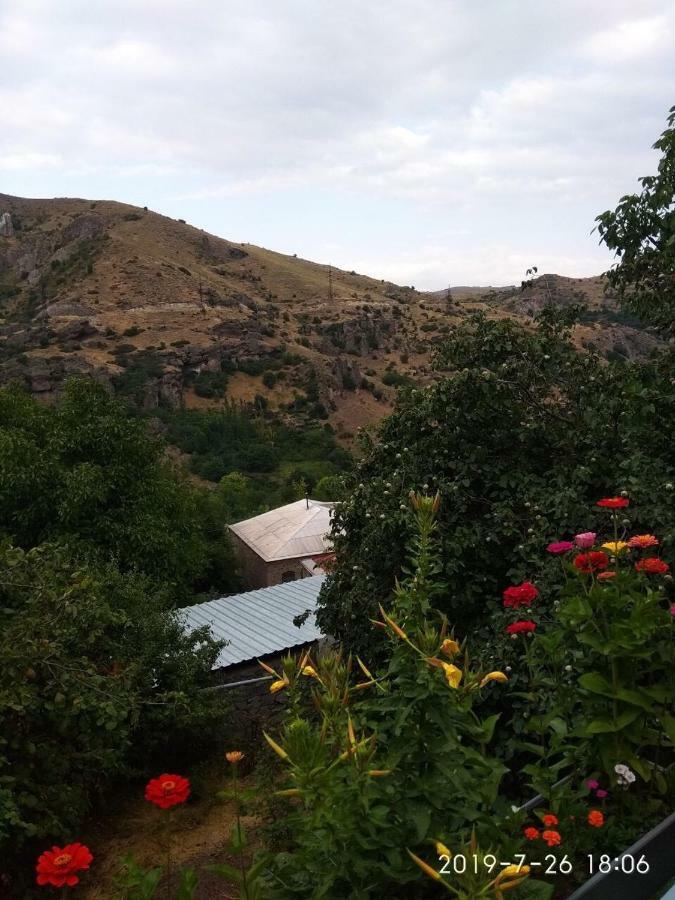 Nnn Guest House Goris Exterior photo