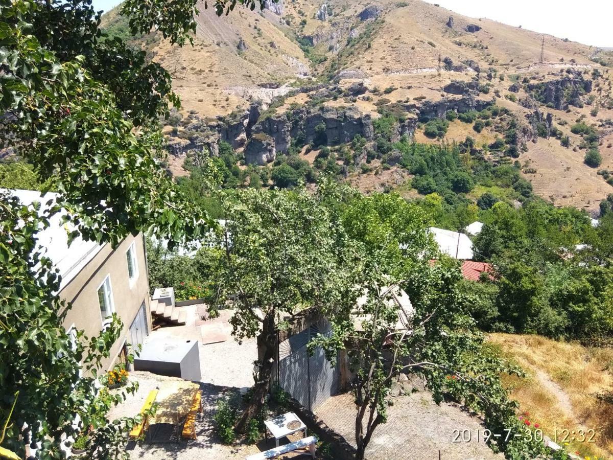 Nnn Guest House Goris Exterior photo