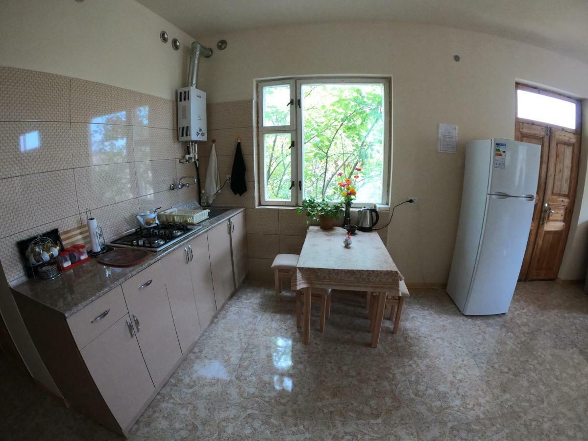 Nnn Guest House Goris Exterior photo