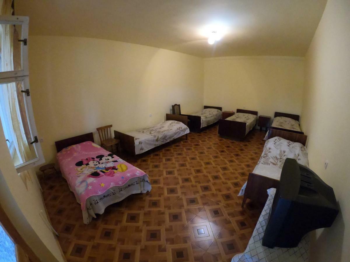 Nnn Guest House Goris Exterior photo